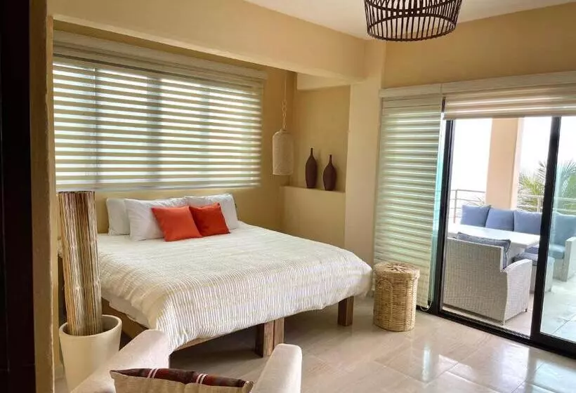 ホテル Searena San Pancho