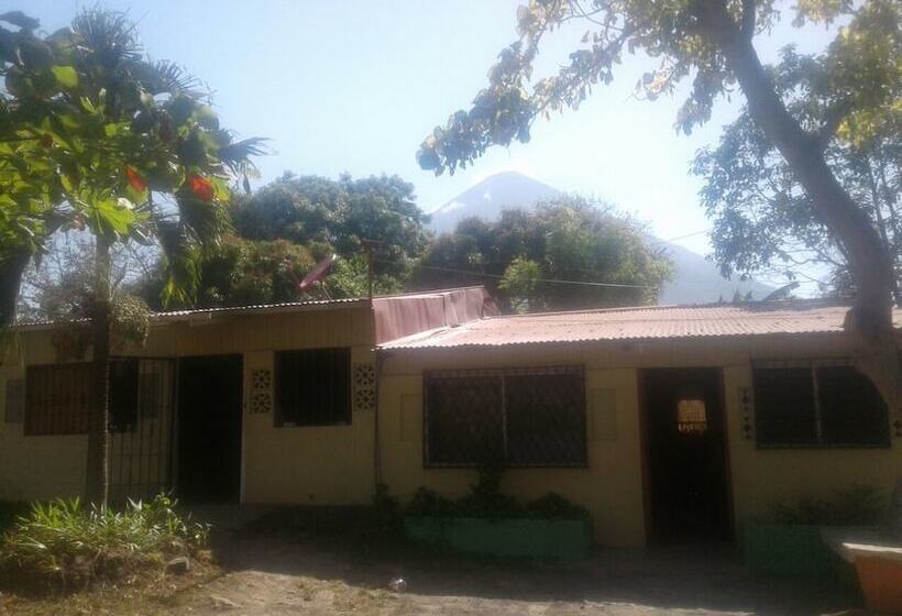 هتل Hostel El Esfuerzo