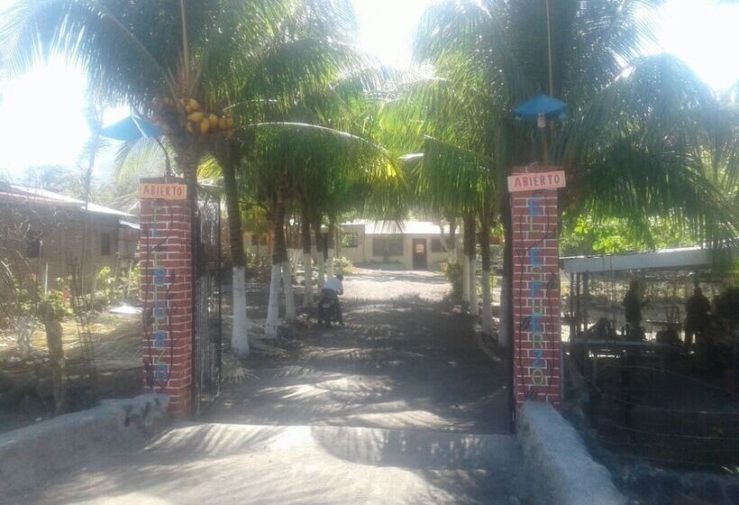 هتل Hostel El Esfuerzo