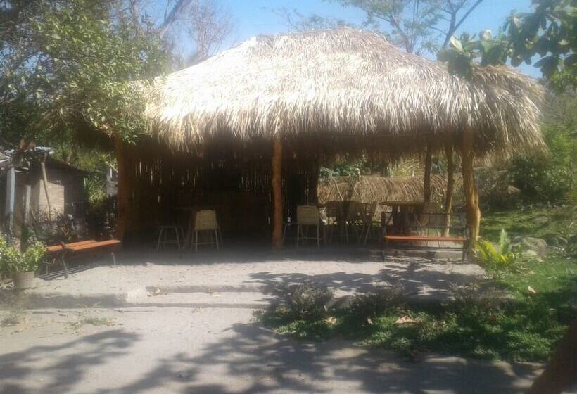 هتل Hostel El Esfuerzo