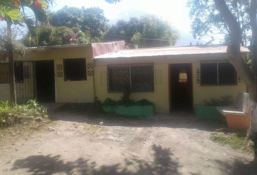 هتل Hostel El Esfuerzo