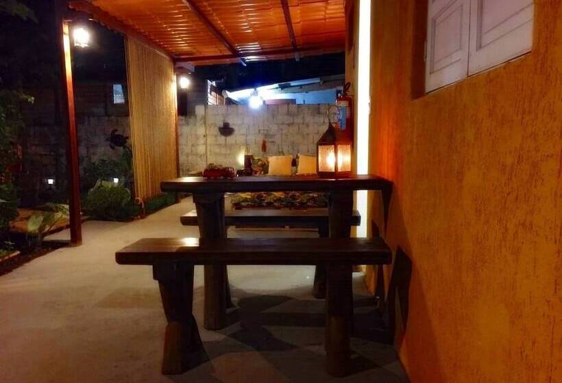 پانسیون Aloha Suites