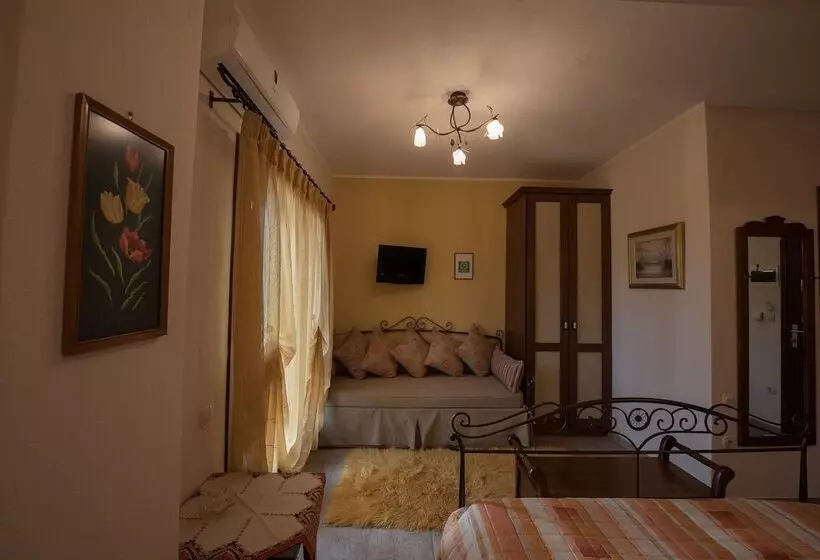 ペンション Chorostasi Guest House