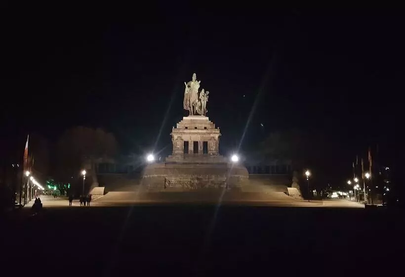 ペンション Gästehaus Am Schloss Sayn