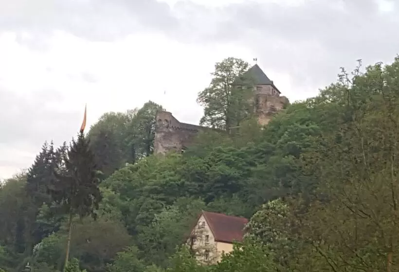 ペンション Gästehaus Am Schloss Sayn