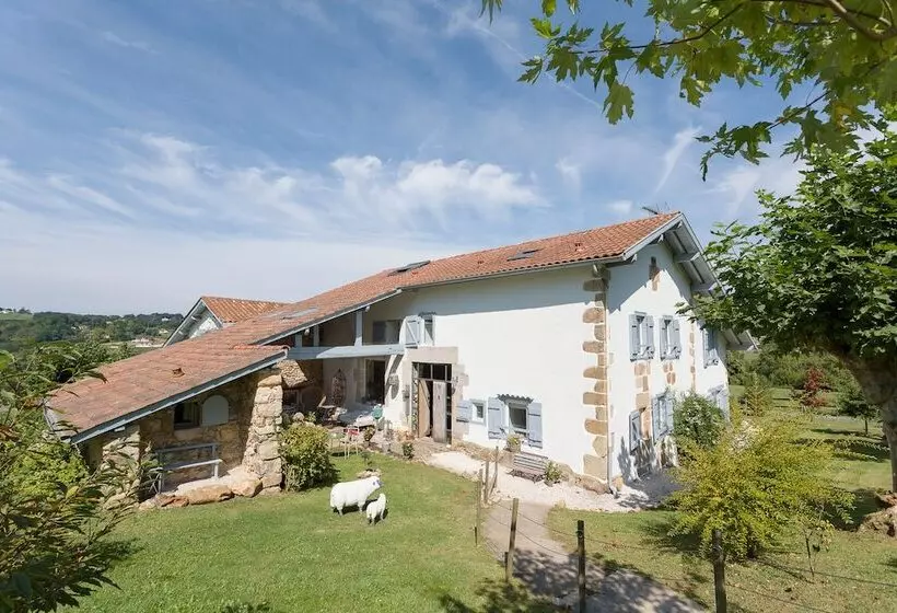 Aamiaismajoitus (B&B) Ferme Elhorga
