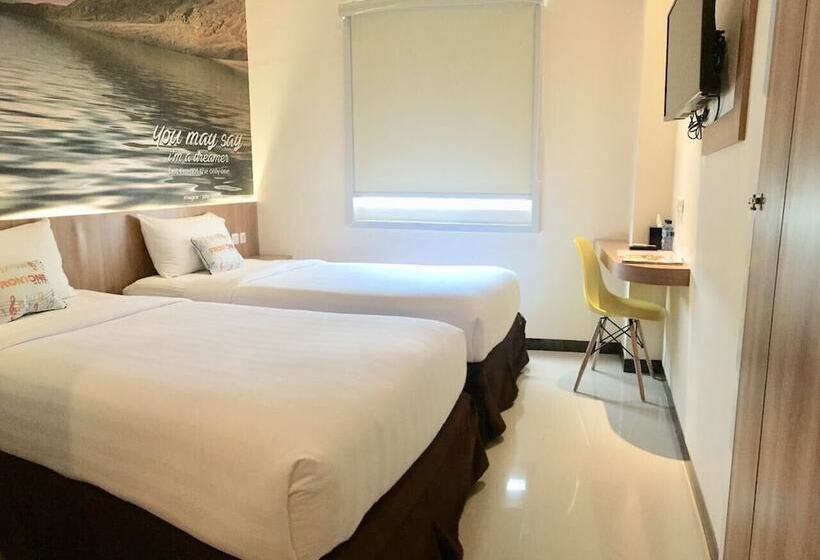 Front One Hotel Airport Solo