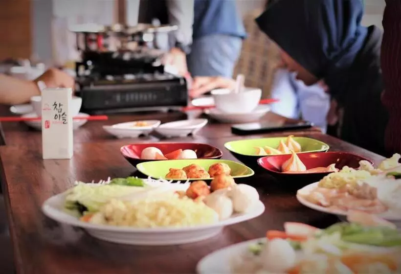 Front One Hotel Airport Solo