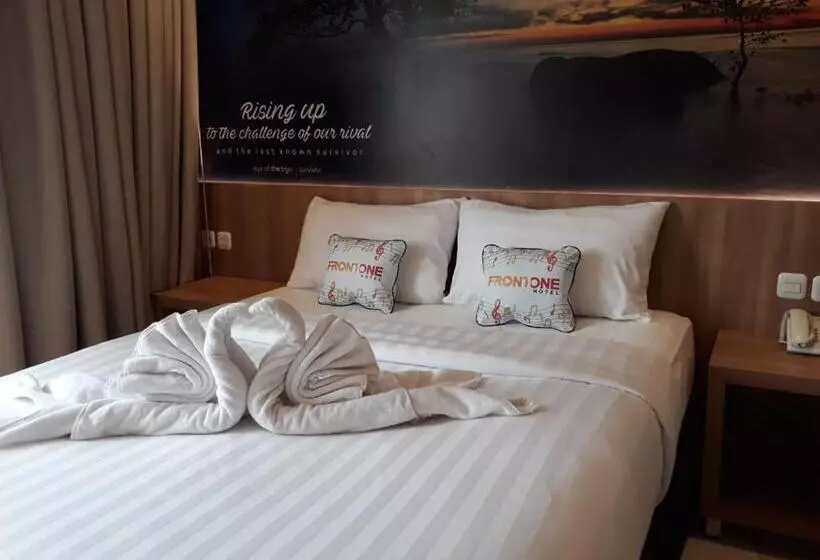 Front One Hotel Airport Solo