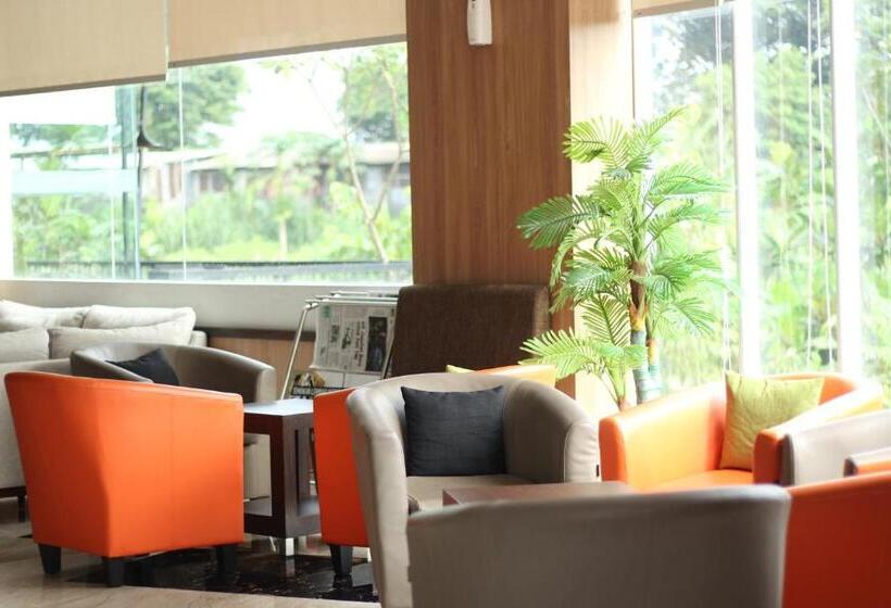 Front One Hotel Airport Solo