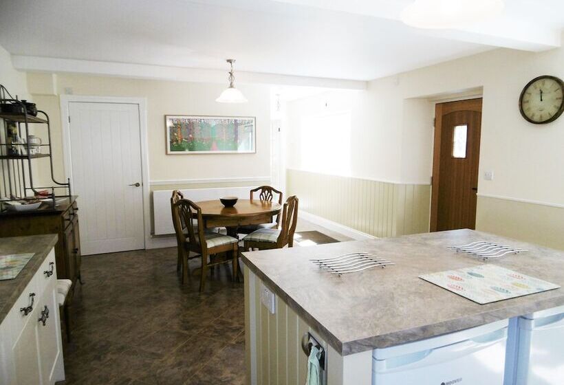 Hewenden Mill Cottages