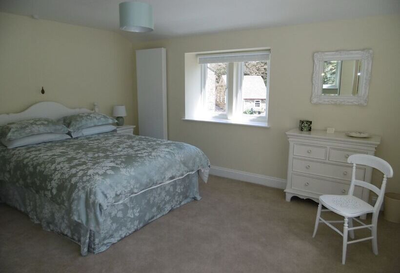 Hewenden Mill Cottages