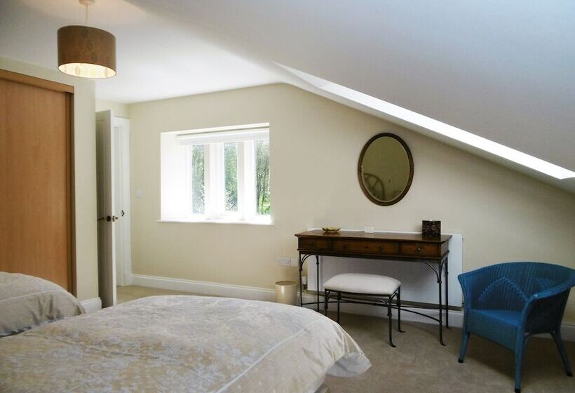 Hewenden Mill Cottages