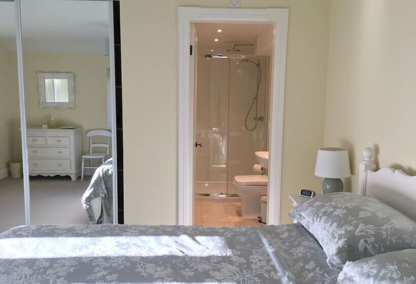 Hewenden Mill Cottages