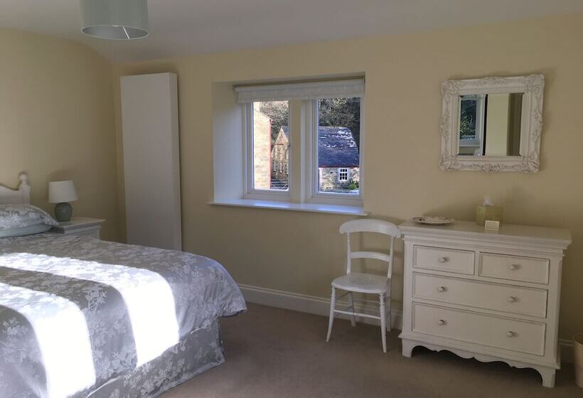 Hewenden Mill Cottages