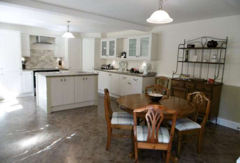 Hewenden Mill Cottages