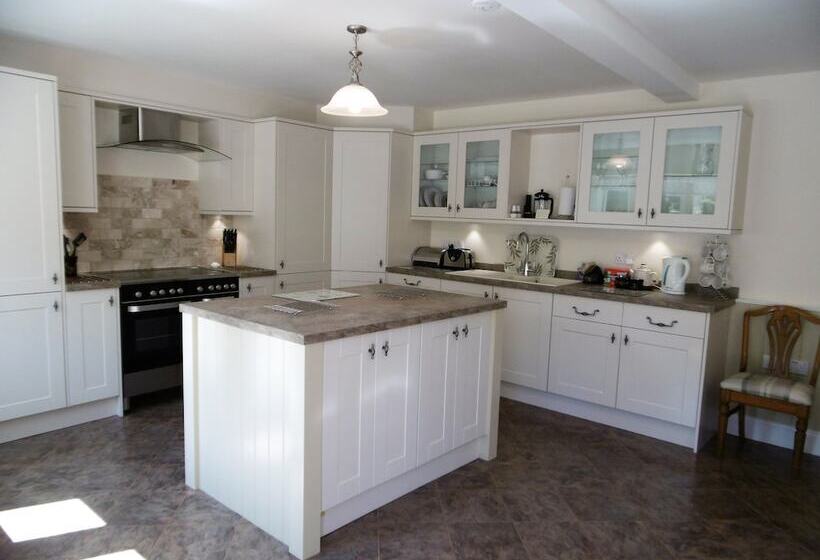 Hewenden Mill Cottages