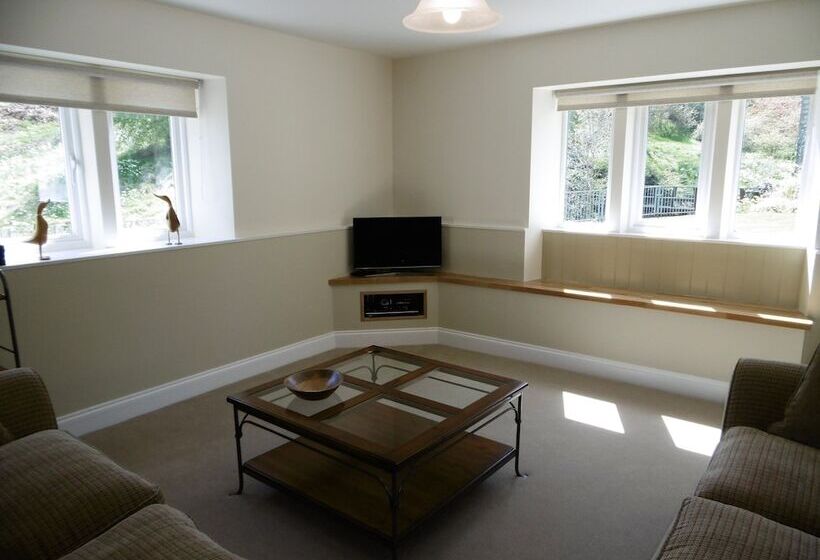 Hewenden Mill Cottages