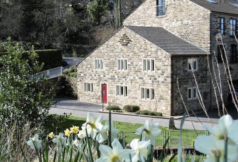 Hewenden Mill Cottages