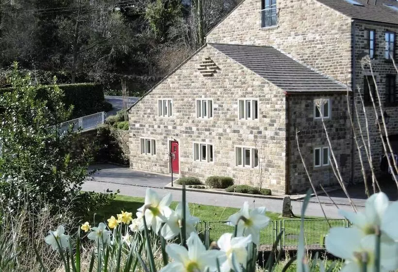 Hewenden Mill Cottages