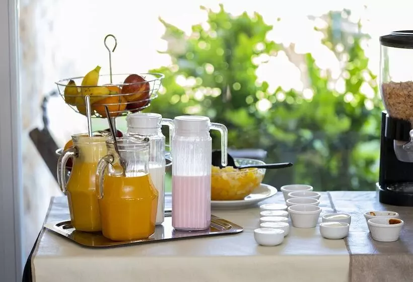 Hotelli Azalea Luxury Lodge