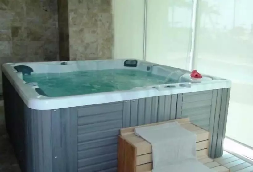 Hotelli Bay View Grand Marina 2br