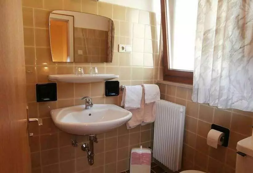 ホテル Garni Sunnwies