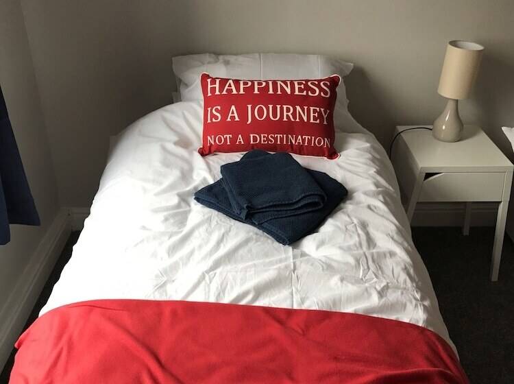 Отель Lowton Lodge