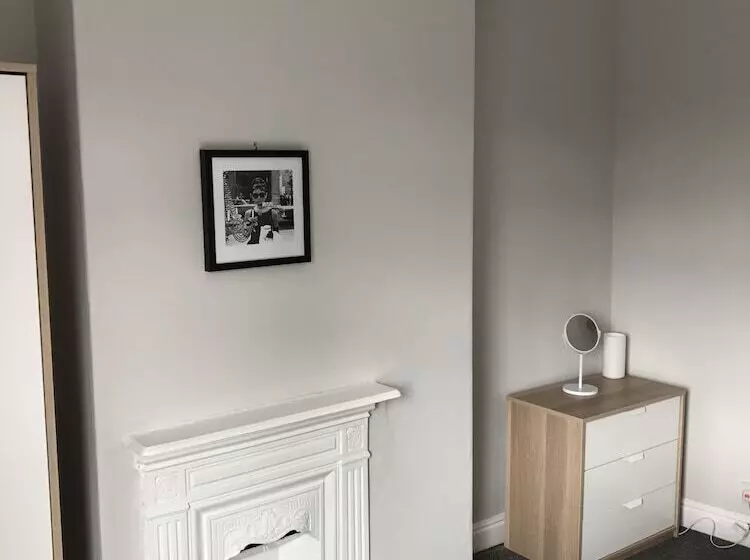 ホテル Lowton Lodge