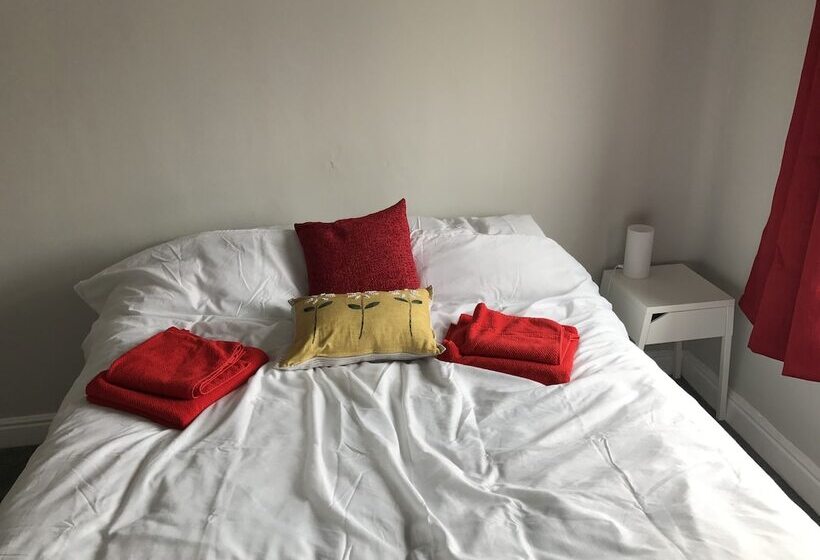 Отель Lowton Lodge