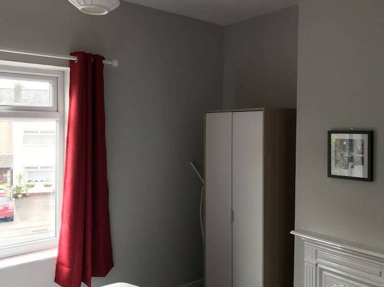 Отель Lowton Lodge