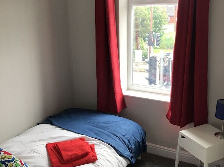 Отель Lowton Lodge