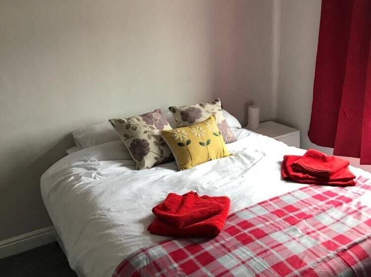 Отель Lowton Lodge