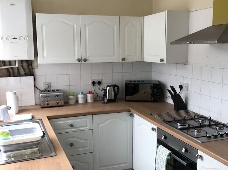 Отель Lowton Lodge