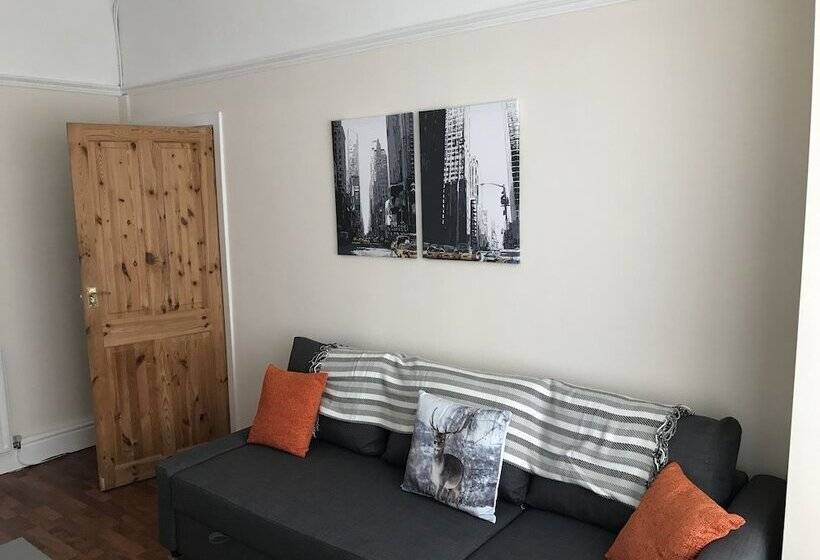 Отель Lowton Lodge