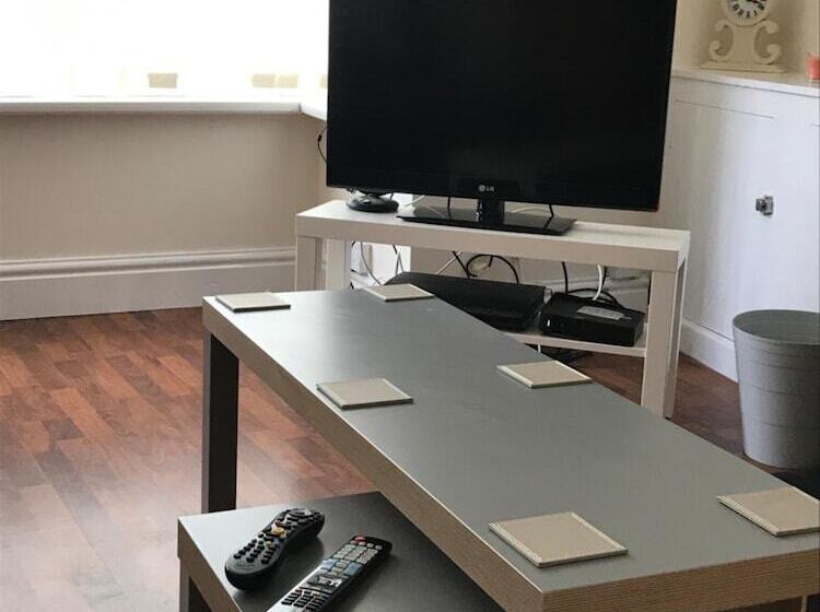 Отель Lowton Lodge