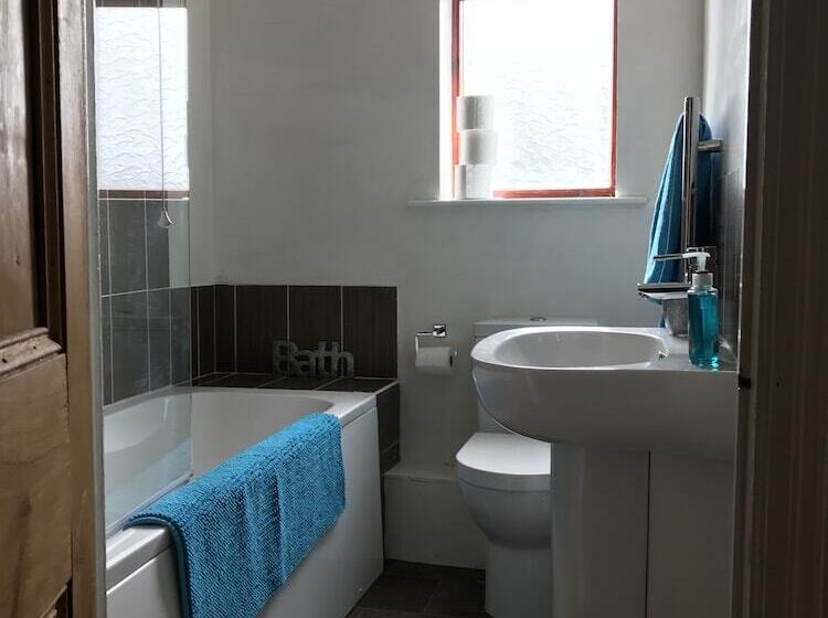 Отель Lowton Lodge