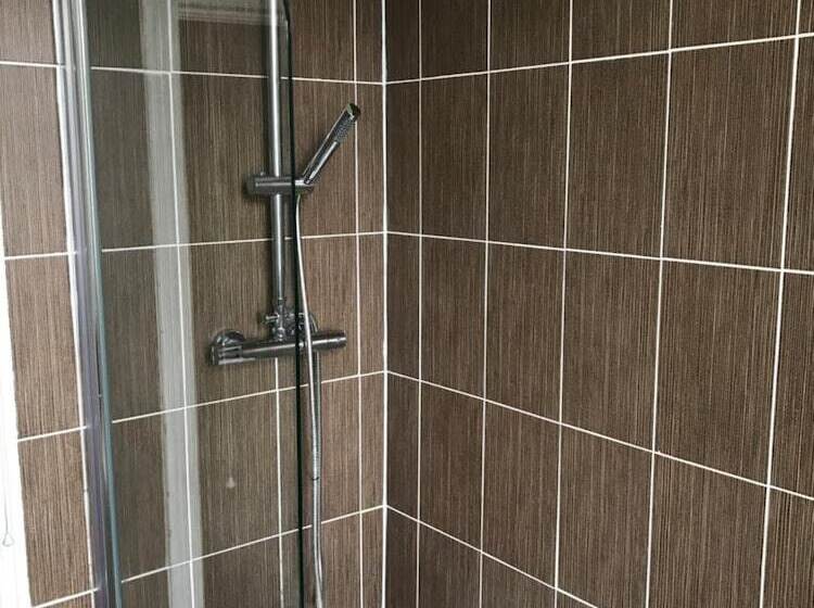 Отель Lowton Lodge