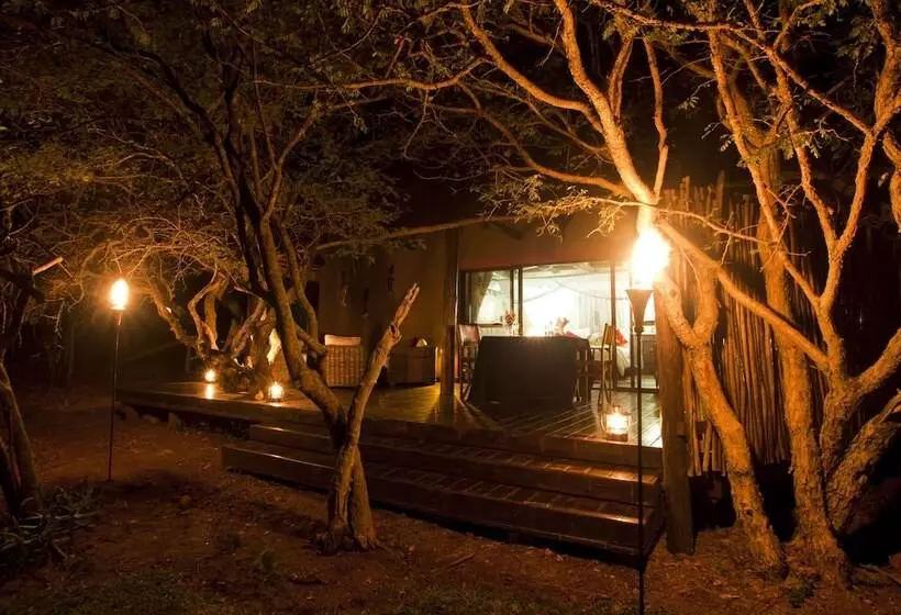 ホテル Naledi Lodges