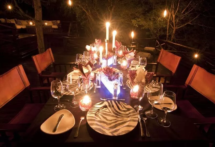 ホテル Naledi Lodges