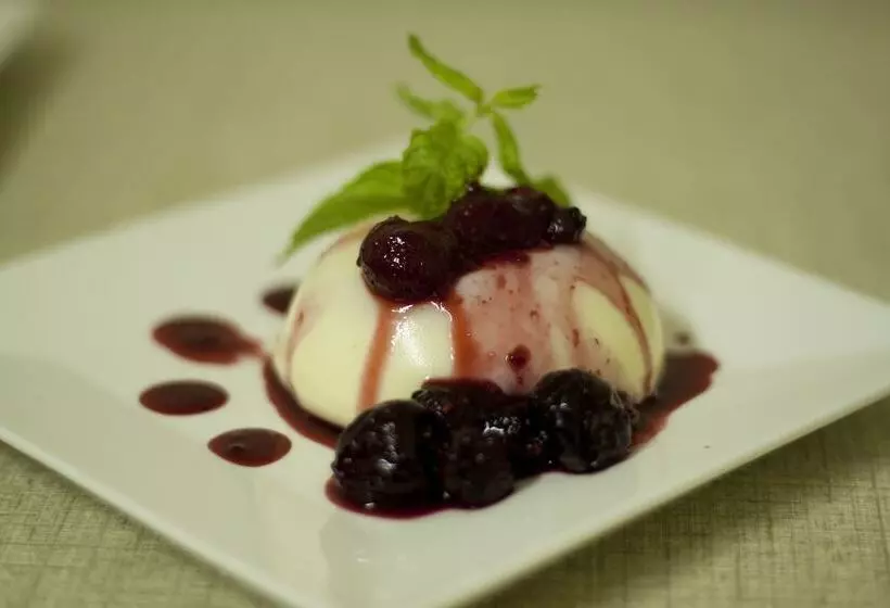 ホテル Naledi Lodges