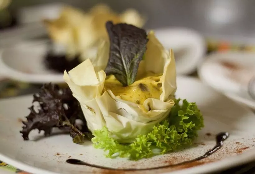 ホテル Naledi Lodges