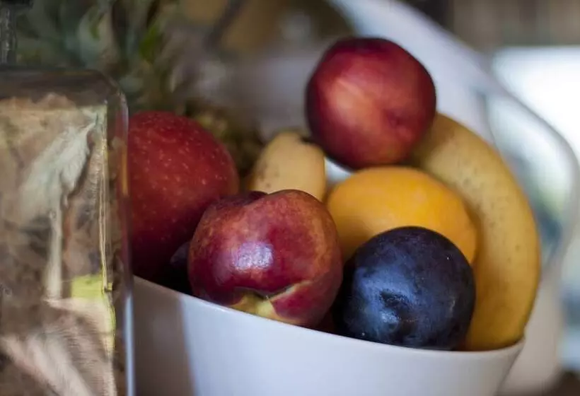 ホテル Naledi Lodges