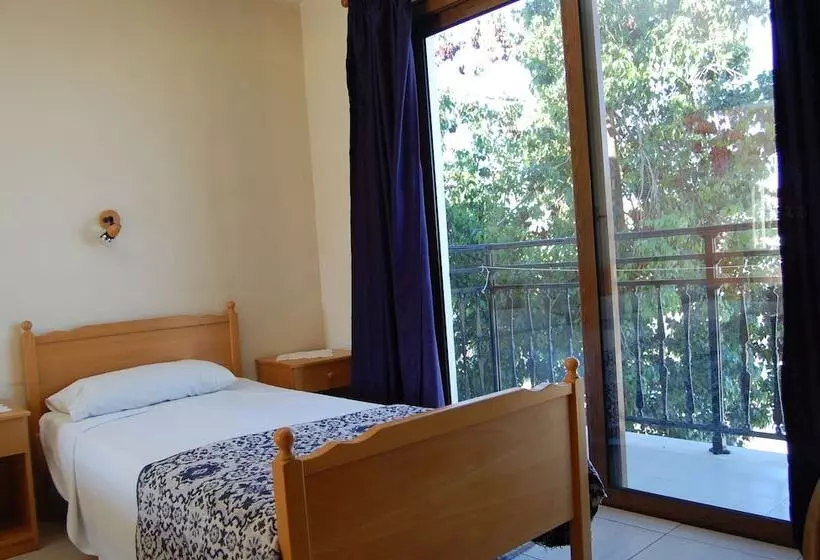 Hotelli Nicos & Olympia Apartments