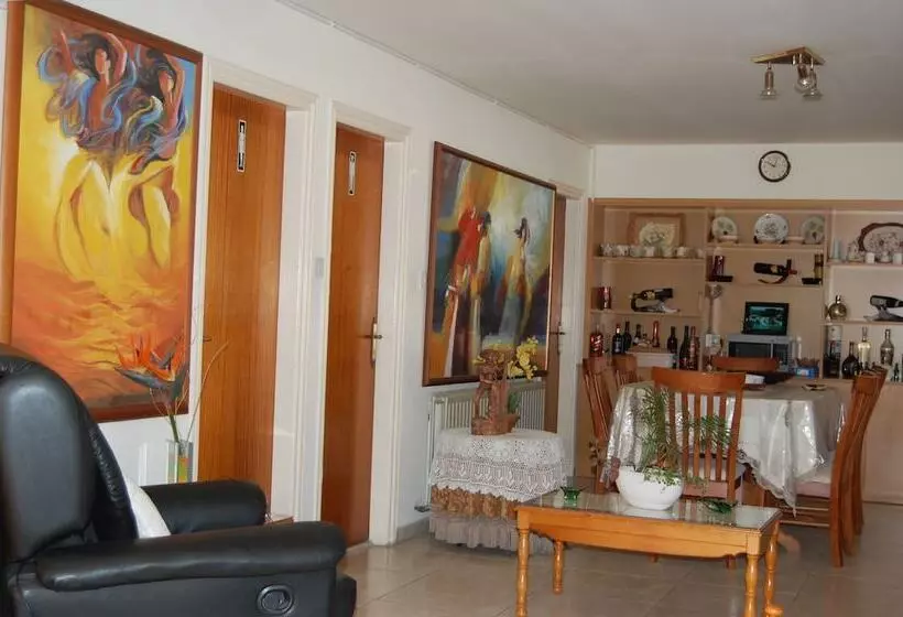 Hotelli Nicos & Olympia Apartments