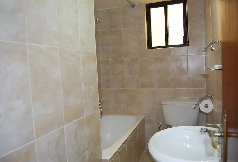 Hotelli Nicos & Olympia Apartments