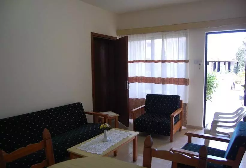 Hotelli Nicos & Olympia Apartments