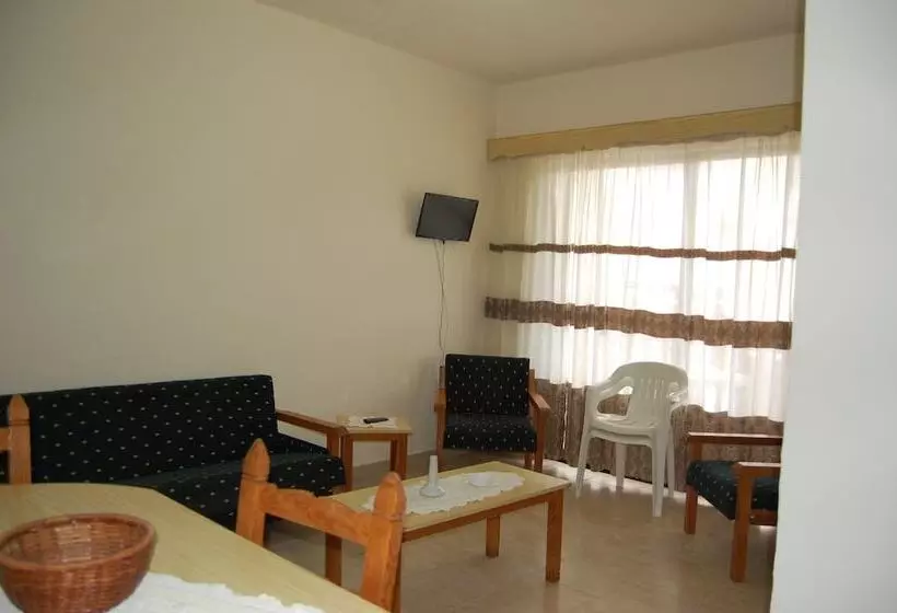 Hotelli Nicos & Olympia Apartments