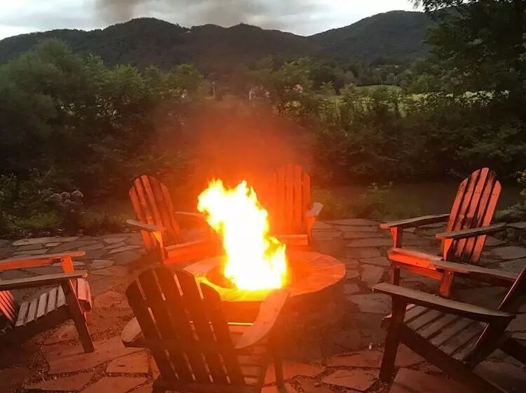 田舎風ホテル Carolina River Ranch