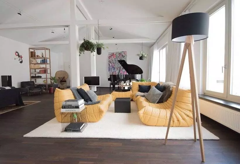 Hotelli Weimar Central Artist Loft